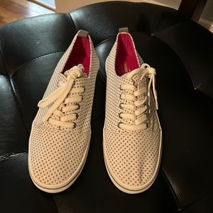 NWT American eagle casual sneaker size 7.